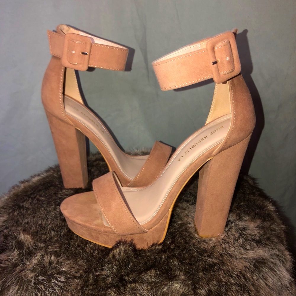 Chunky heel suede heels